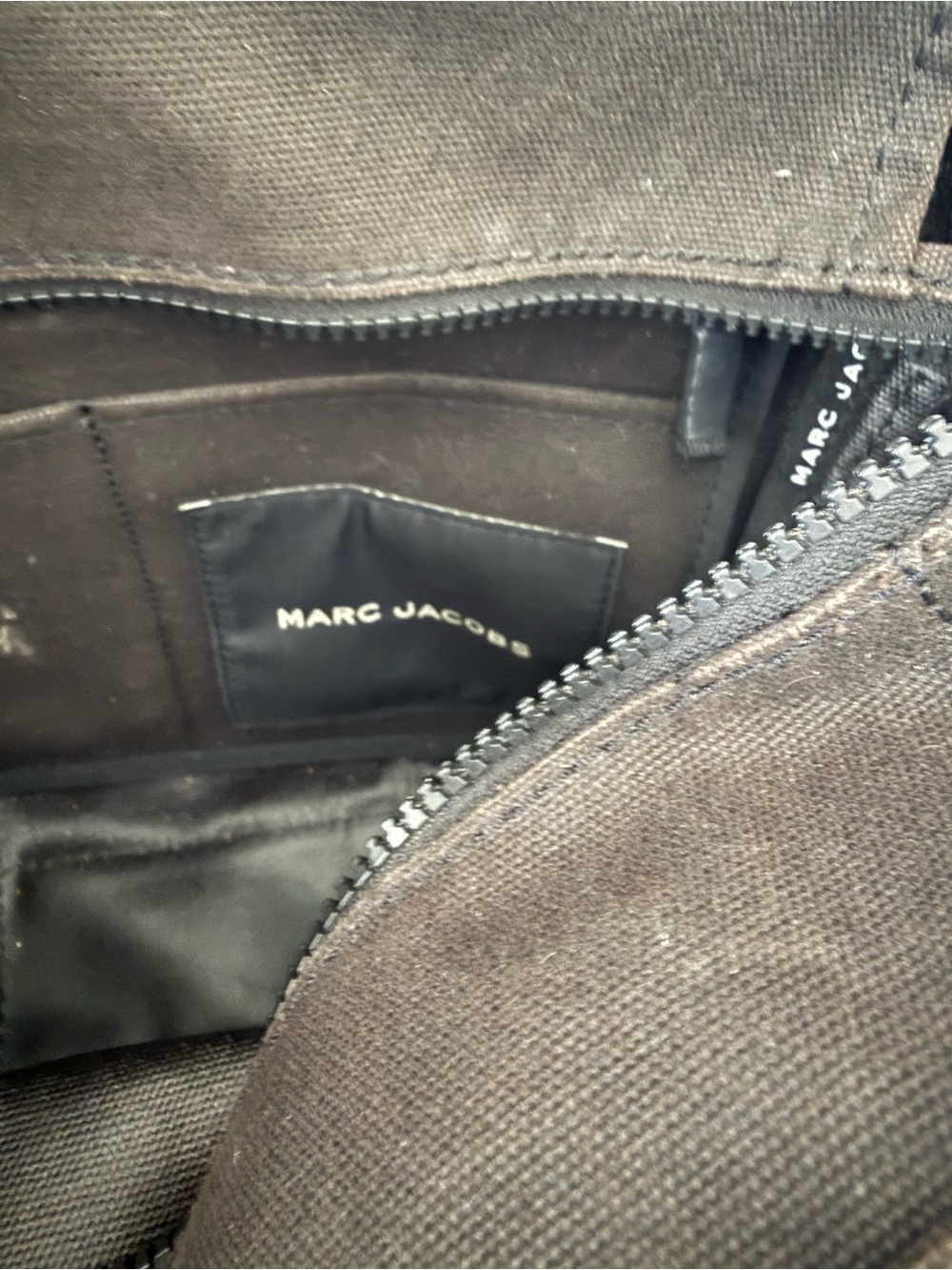 Marc Jacobs The Tote Bag in Black with White Logo - Picture 6 of 11